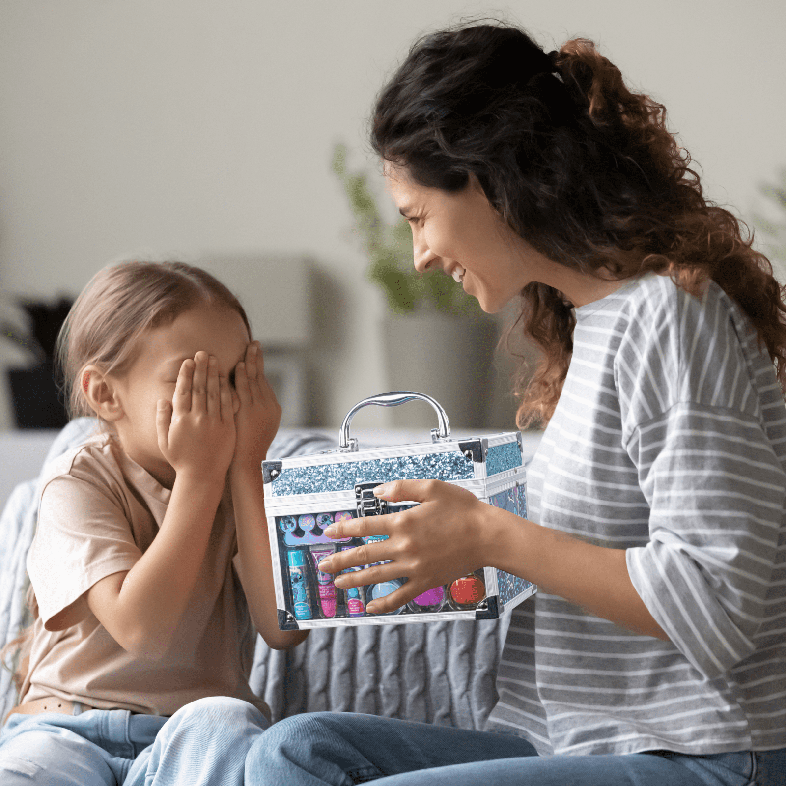 Stitch Kids Makeup Kit Train Case Beauty Set, Washable Play Makeup Set for Kids’ Party Favors